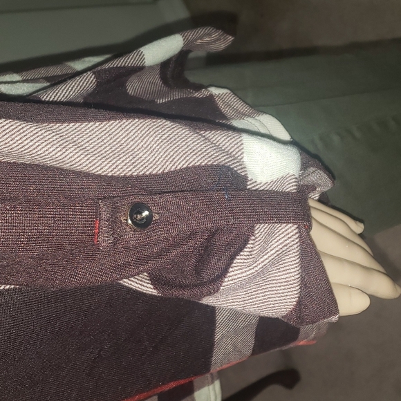 Lildy L unique plaid vneck slight cuff button sleeve pleated back - Picture 5 of 9